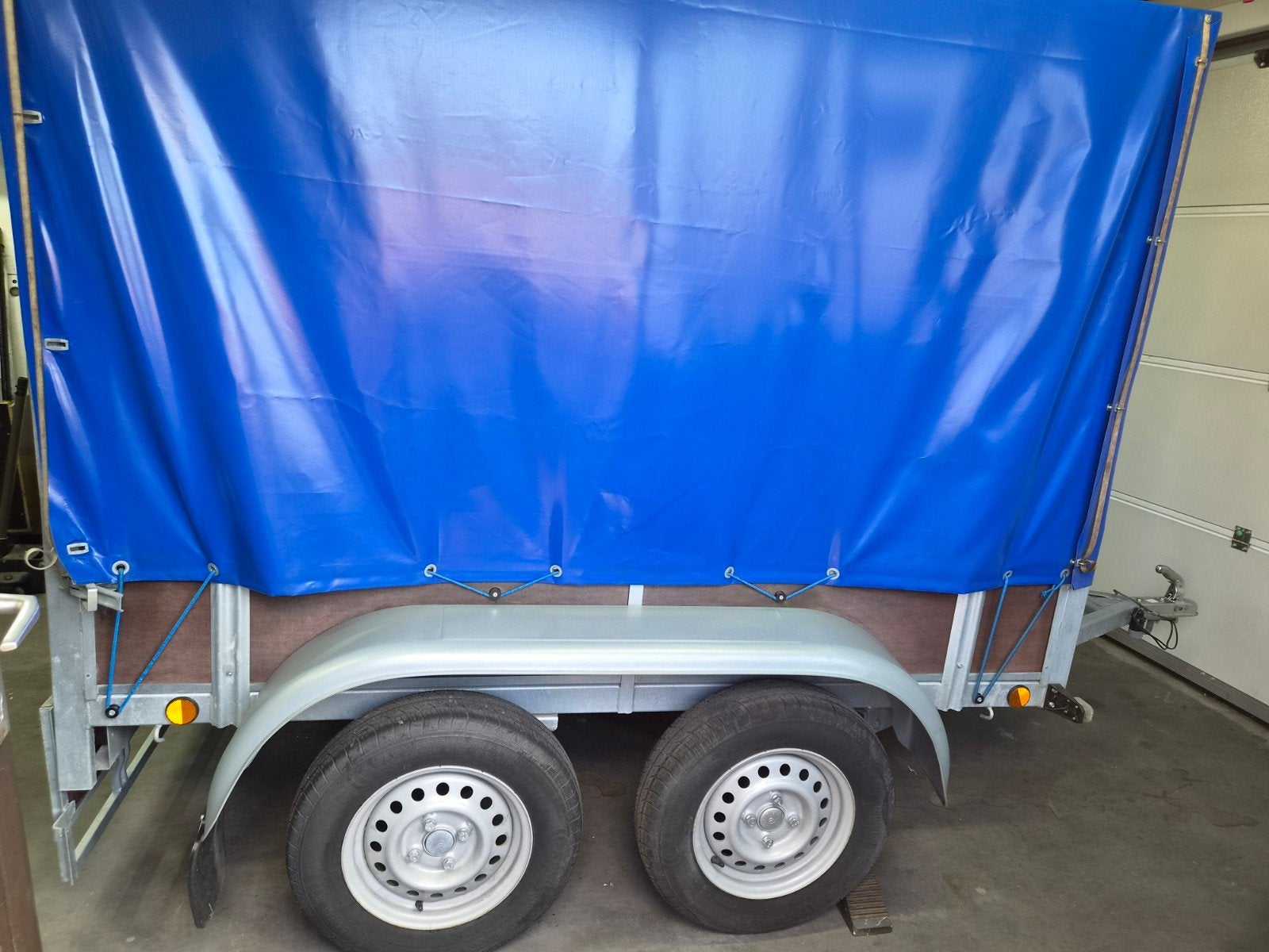 dubbelasser aanhangwagen met huif, Ophalen
