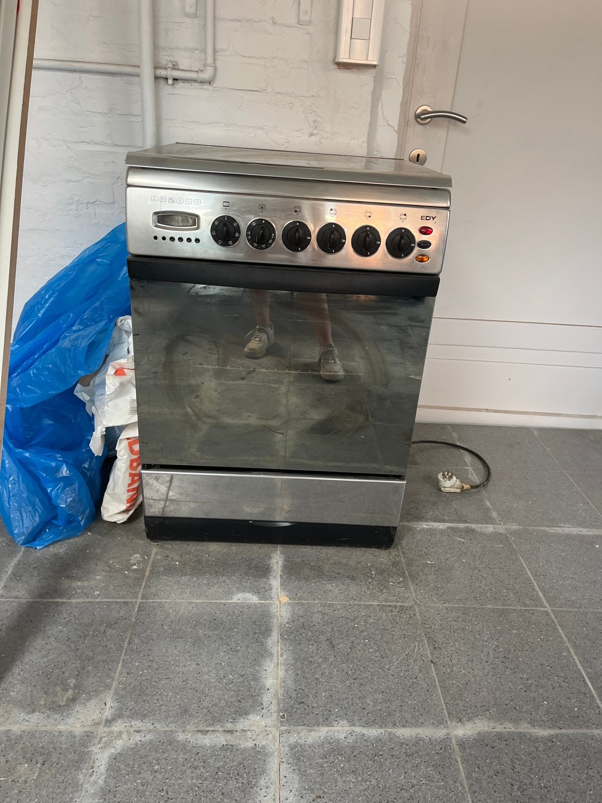 Kookfornuis elekrisch en gas. Merk: EDY, Elektronische apparatuur, Fornuizen, Ophalen, Gebruikt, 4 kookzones, 85 tot 90 cm