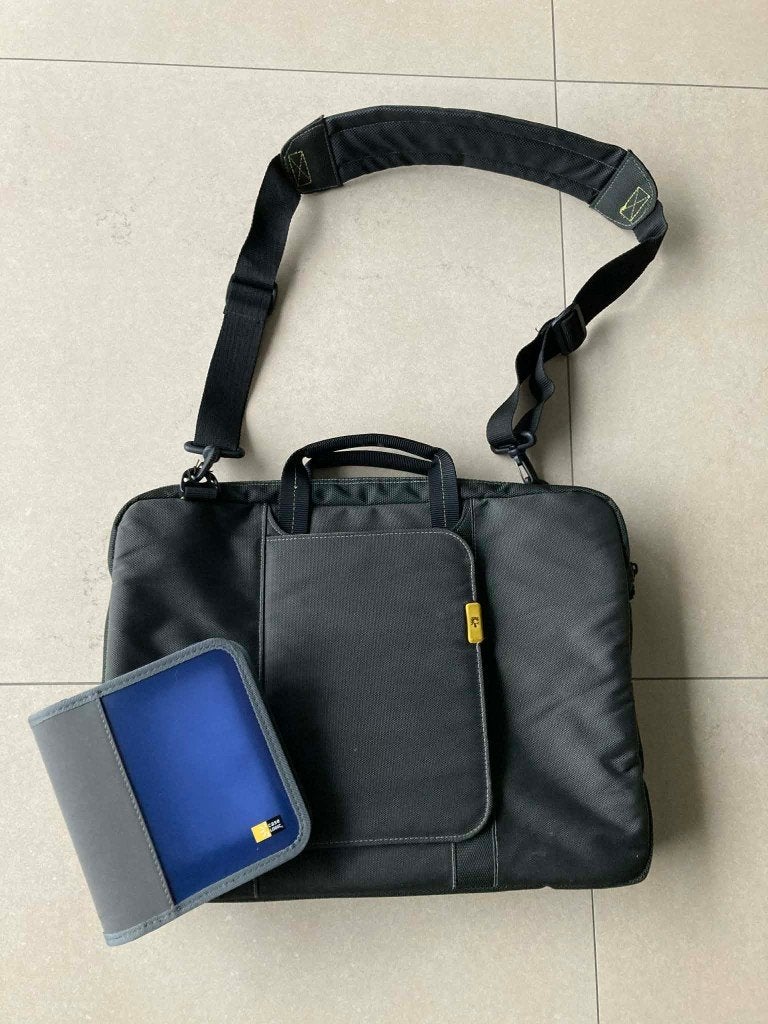 Case Logic laptoptas zwart + cd mapje, Computers en Software, Laptoptassen, Ophalen of Verzenden, Zo goed als nieuw, Zwart, Case Logic