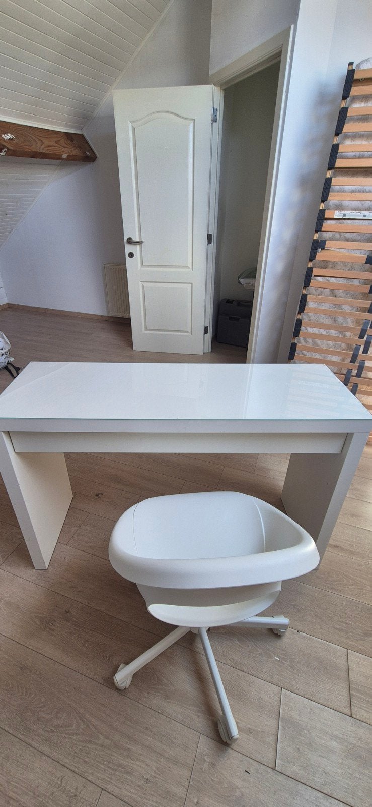 Ikea Malm wit Tafek Make up met Ikea wit Stoel., Huis en Inrichting, Ophalen