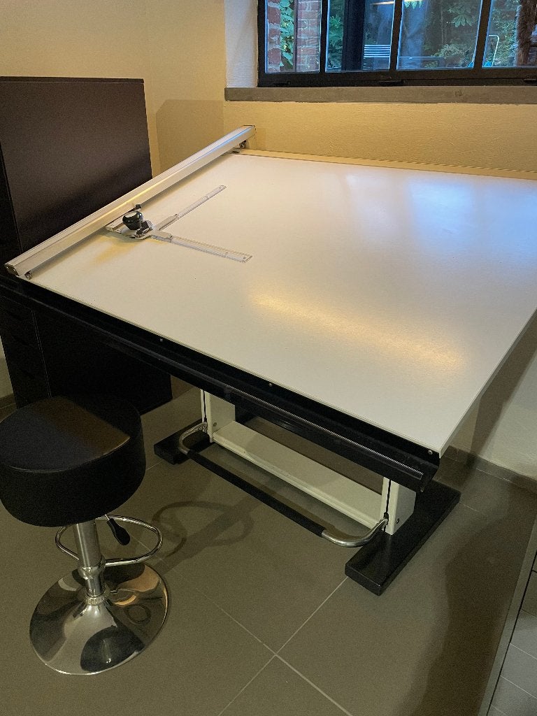Tekentafel met stoel, Ophalen, Gebruikt