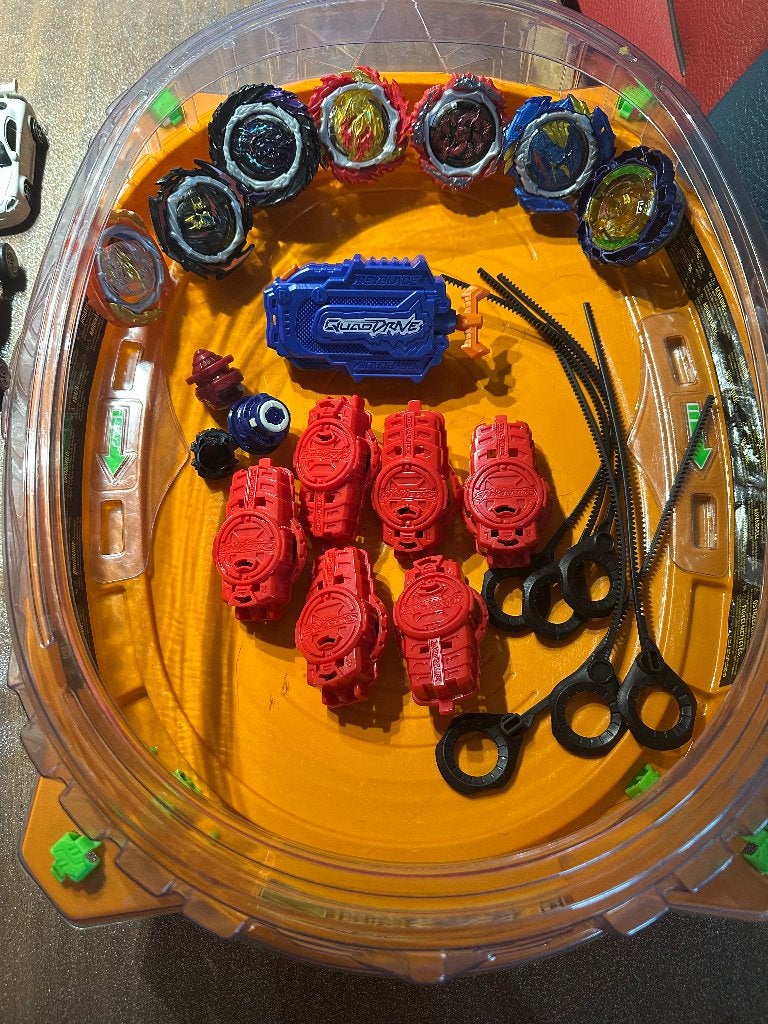 Beyblade arena met beyblades, Ophalen of Verzenden, Zo goed als nieuw, Jongen of Meisje