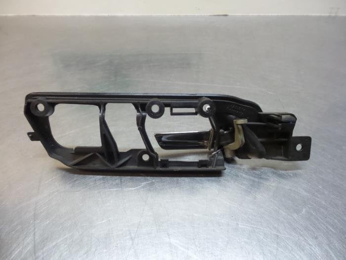 Poignée portière 2portes gauche d'un Volkswagen Polo (Polo, Autos : Pièces & Accessoires, Carrosserie & Tôlerie, Volkswagen, -