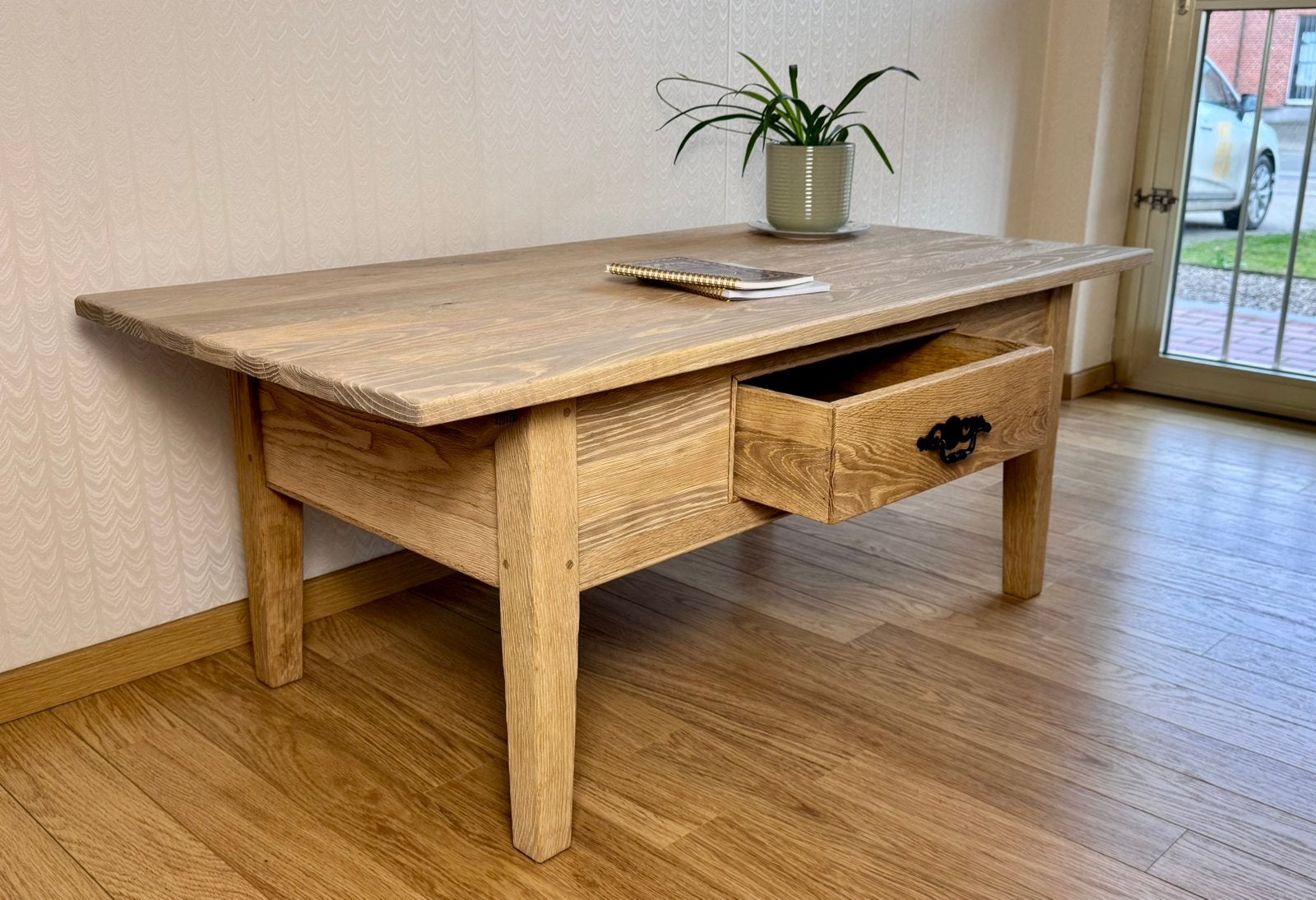 Salontafel in massief eiken hout. Gezandstraald/ geluchtgomd, Huis en Inrichting, Ophalen, Nieuw