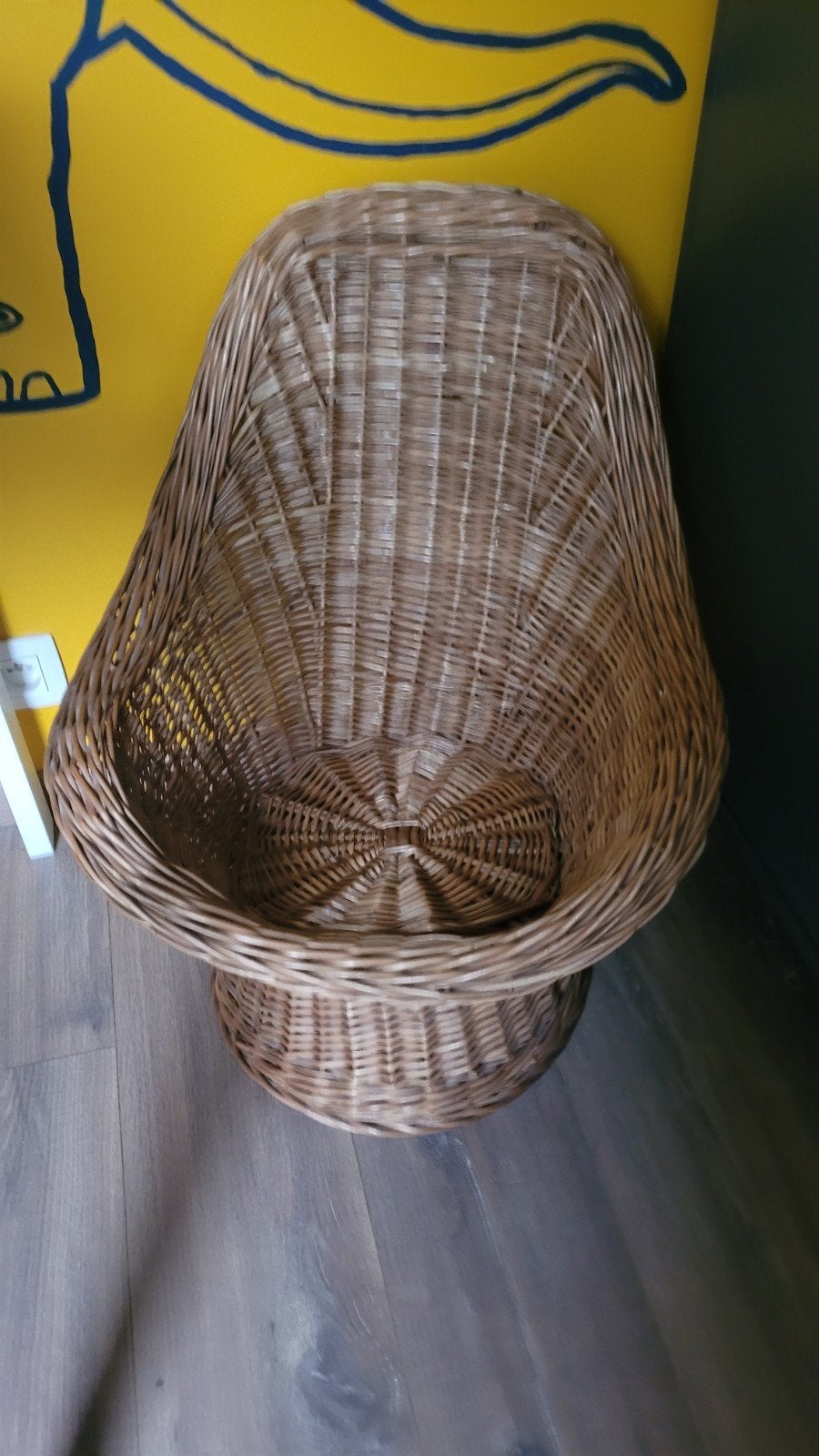 Chaise enfant en osier, Enlèvement