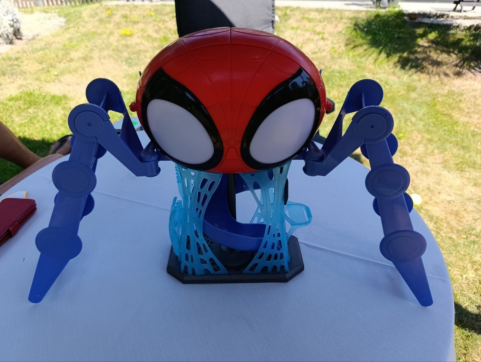 Maison Spiderman, Enlèvement