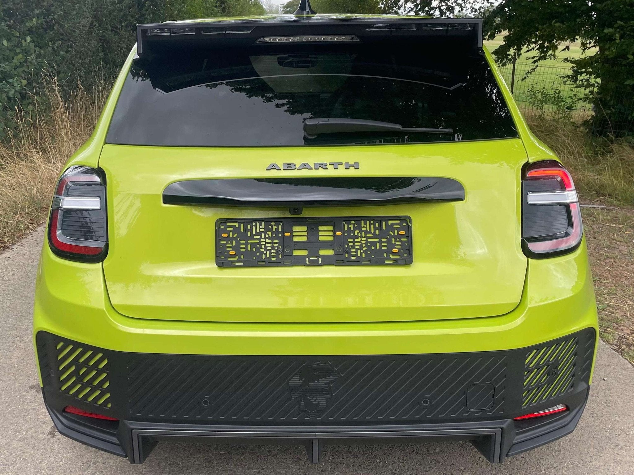 Abarth 600e e-600 54 kWh Scorpionissima Full Options, pack s, Auto's, 281 pk, Gebruikt, Zwart, https://public.car-pass.be/vhr/9e9f83e4-dd9a-4678-836e-004303f5f396