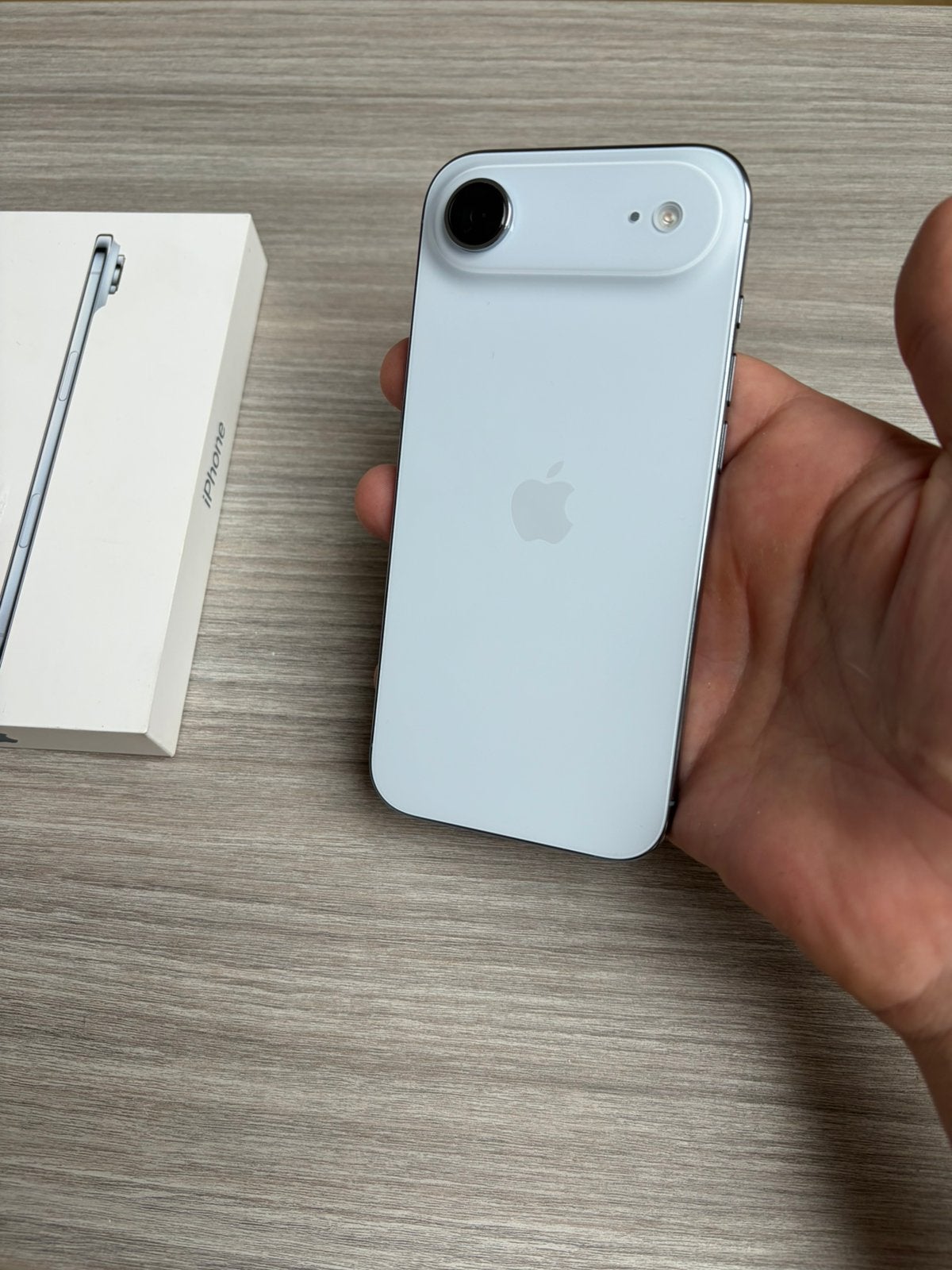 iPhone 17 air Sky blue etat neuf facture vends / ECHANGE, IPhone 17, Enlèvement ou Envoi, Comme neuf, Argent