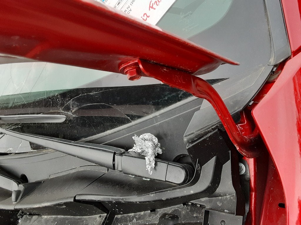 CHARNIERE DE CAPOT GAUCHE Toyota Yaris IV (P21 / PA1 / PH1), Autos : Pièces & Accessoires, Utilisé, Toyota