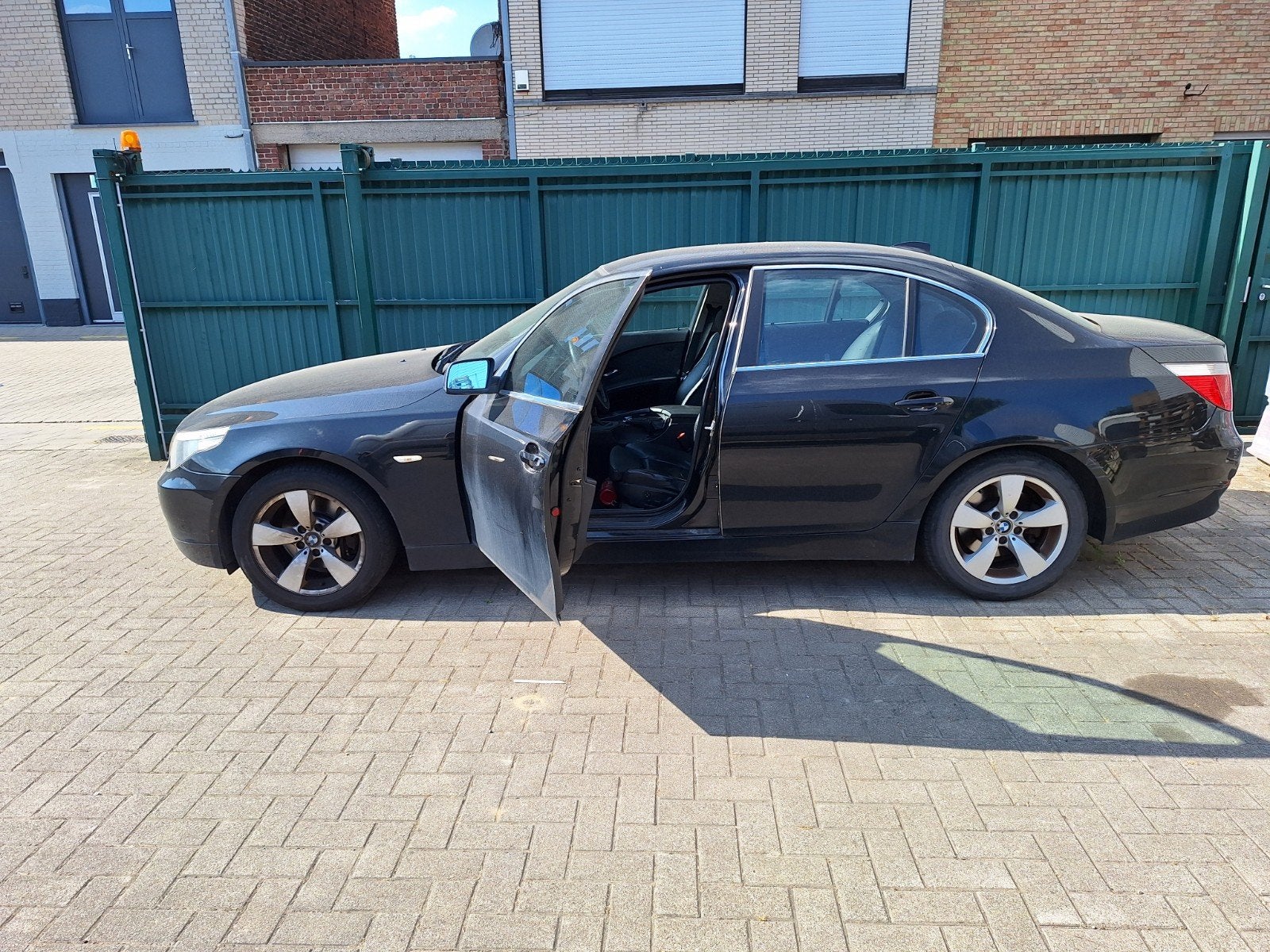 BMW i530 à partir d'août 2005, Autos, BMW, Cuir, Noir, 5 portes, 6 cylindres