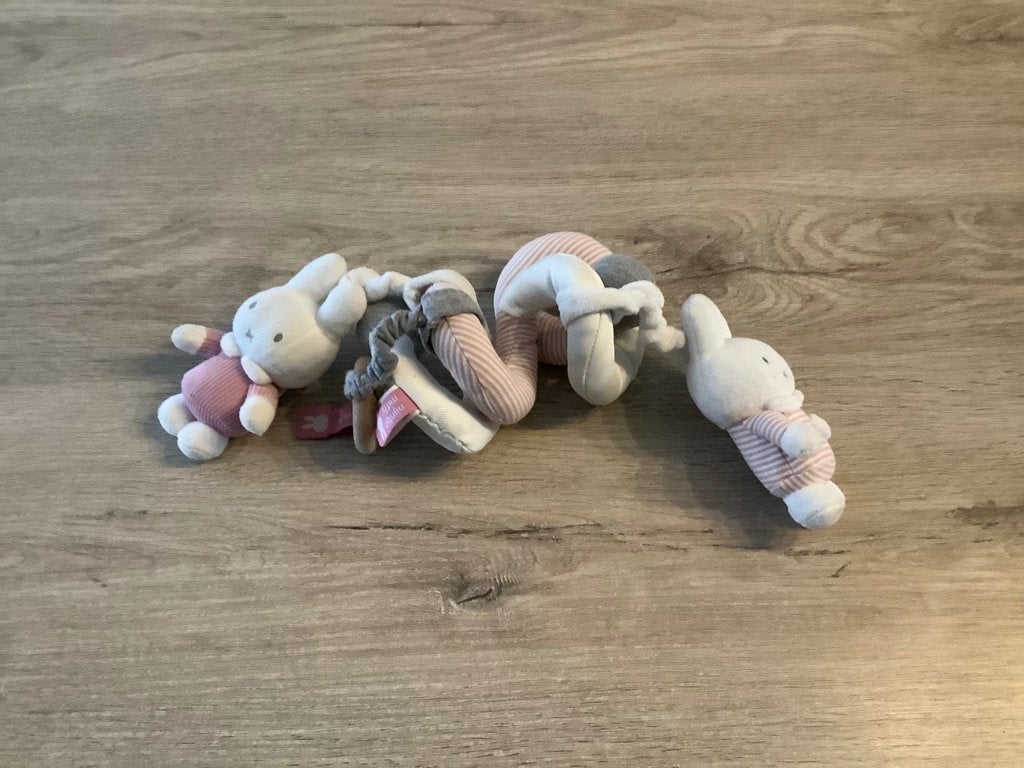 Jouet d'activité en peluche Miffy pour poussette, Enfants & Bébés, Enlèvement ou Envoi, Comme neuf, Autres types