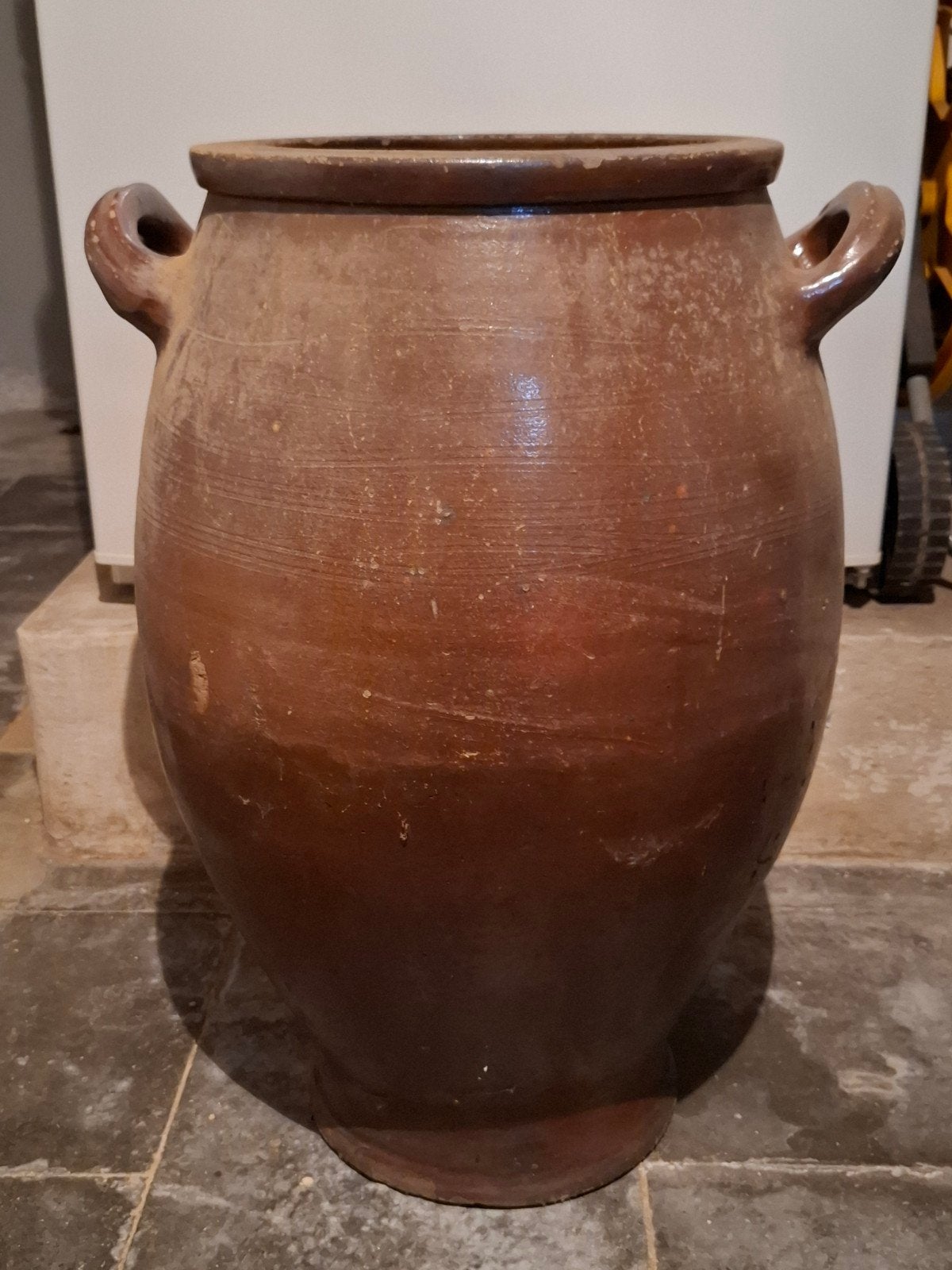 Cruche en poterie, Enlèvement, Poterie