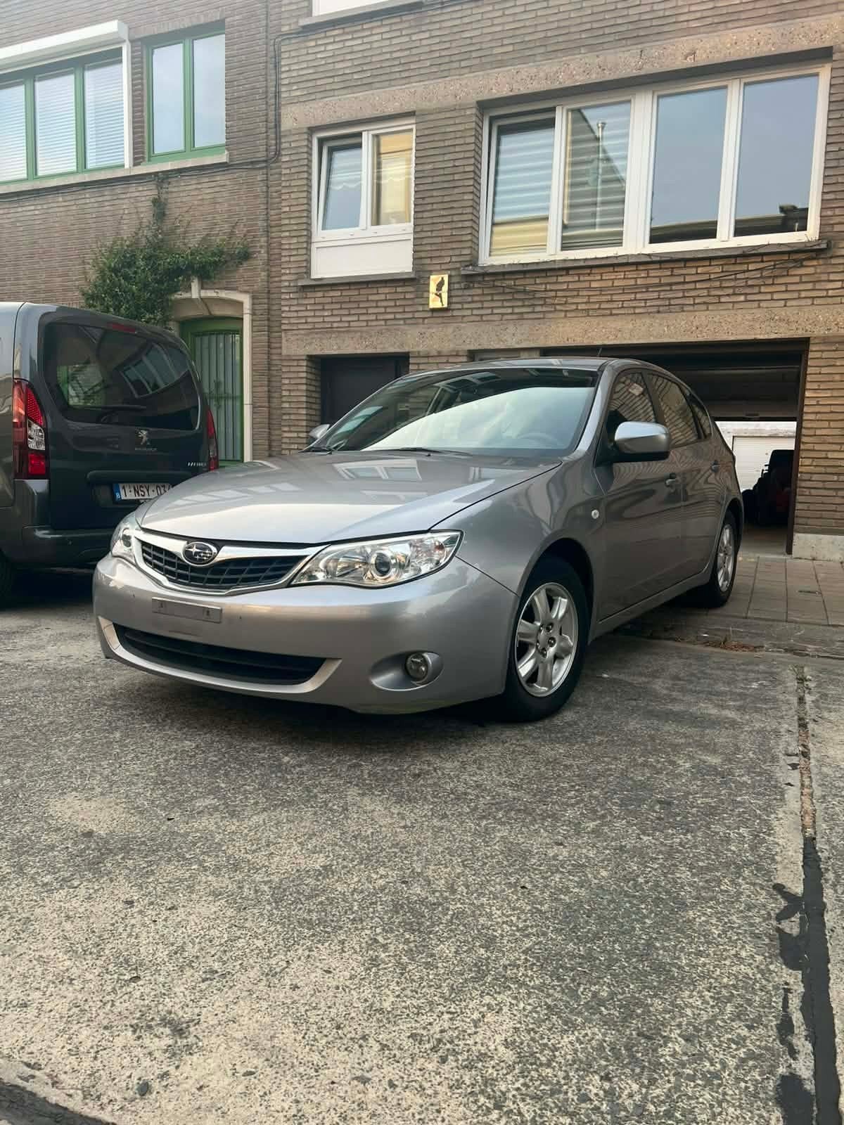 subaru impreza 1.5 benzine euro4 eerste eigenaar, Auto's, Stof, Zwart, 4 cilinders, Particulier
