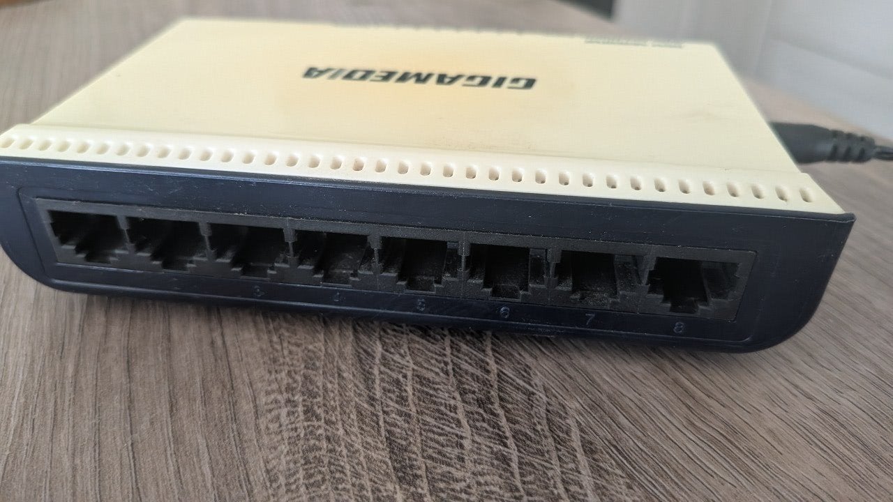 Fast ethernet switch (8 poorten), Computers en Software, Netwerk switches, Ophalen