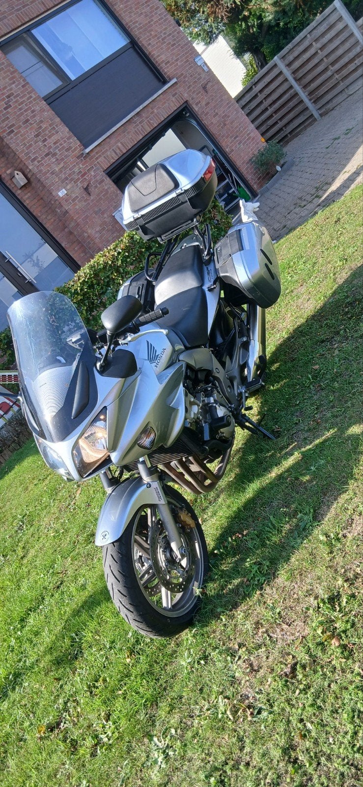 Honda cbf1000, Motoren, Bedrijf