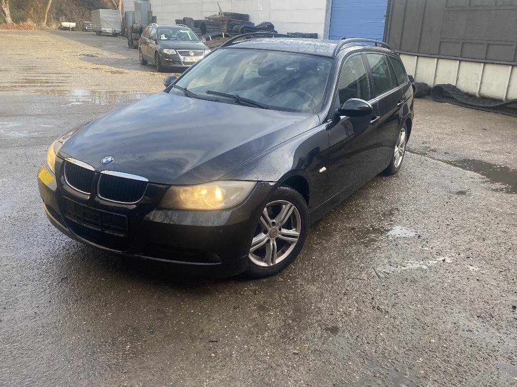 BMW 318i 2006, Entreprise, Boîte manuelle, Noir, 5 portes