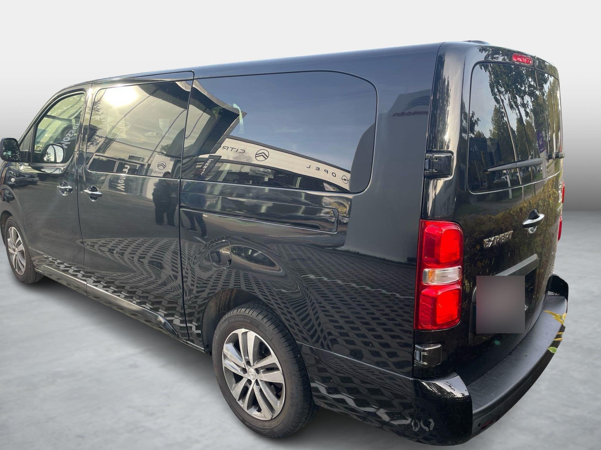 Peugeot Expert Long DC L3 2.0 BlueHDi 180 EAT8, 177 ch, 4 portes, Entreprise, Entretenue par le concessionnaire