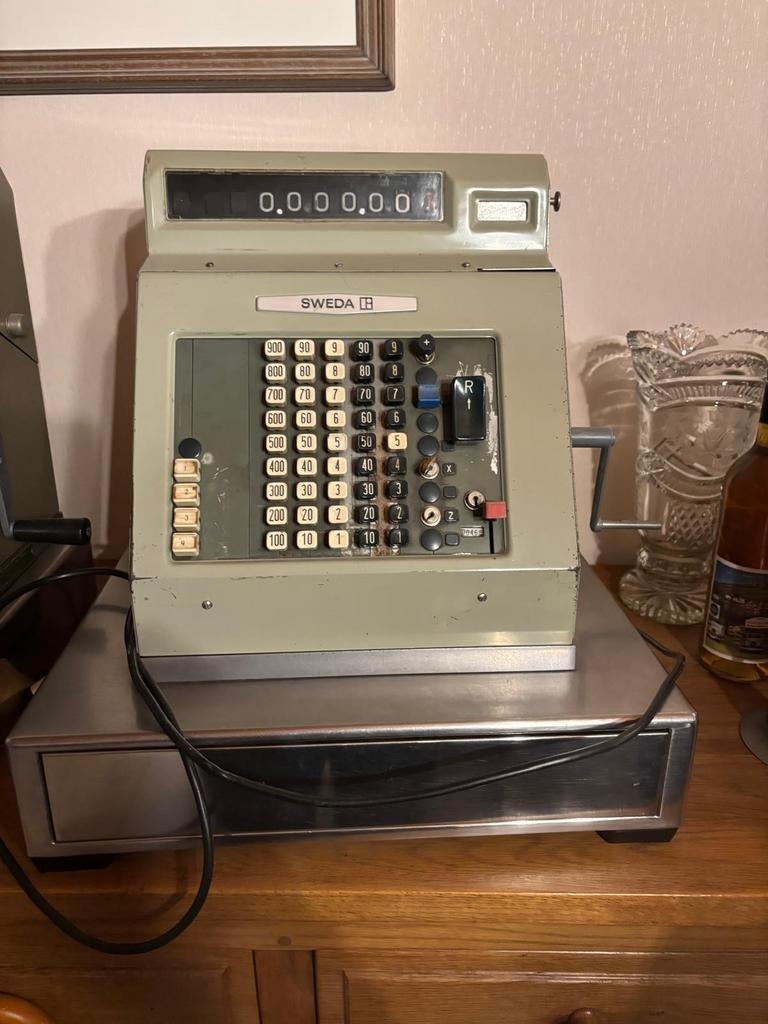 Antieke kassa + typemachine, Ophalen