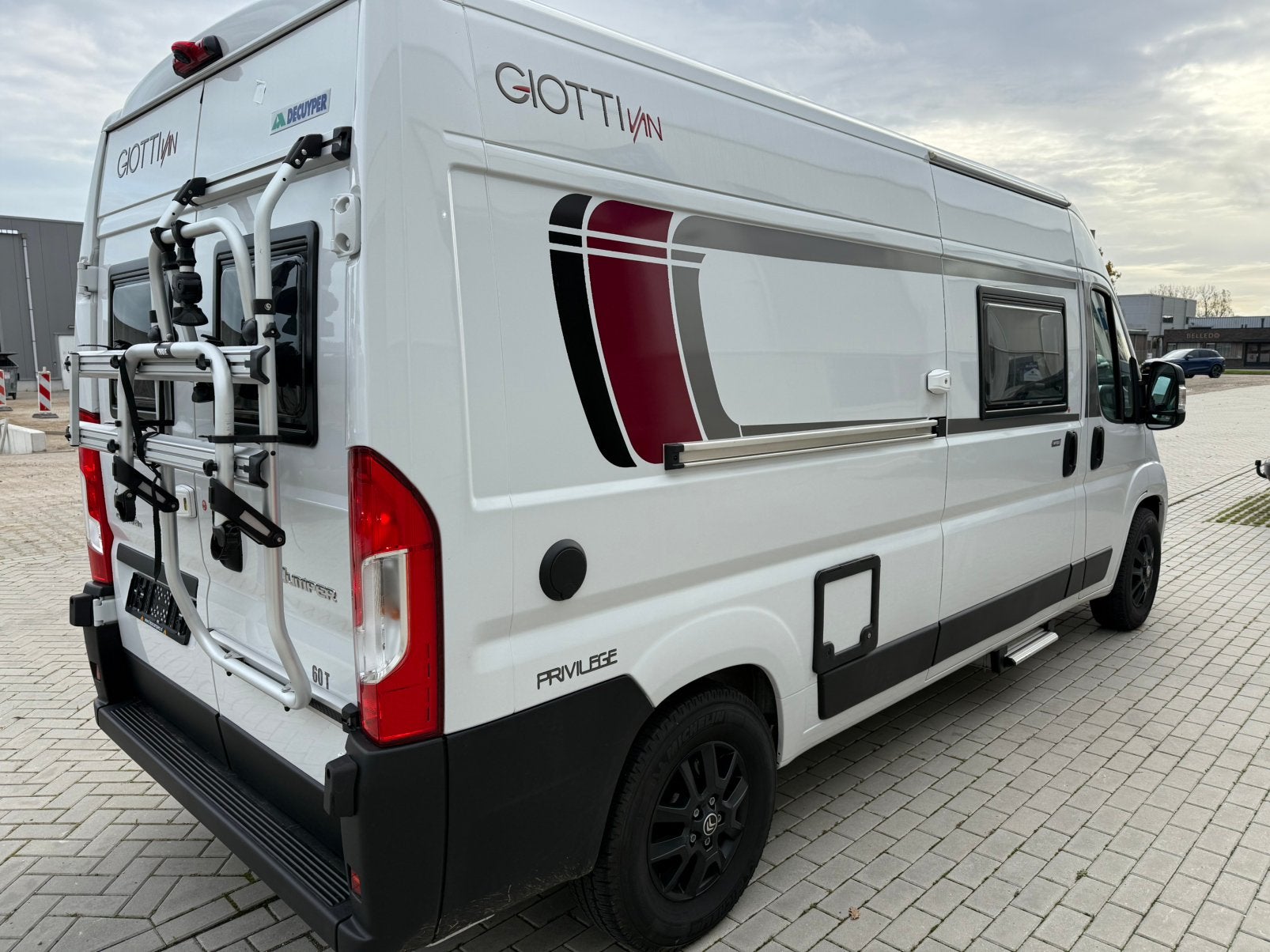 Giottivan Rapido 60T Privilege 11/2024 nieuw 9379 km 1eEig, Caravans en Kamperen, Buscamper of Camperbus, Ringverwarming, Fietsendrager
