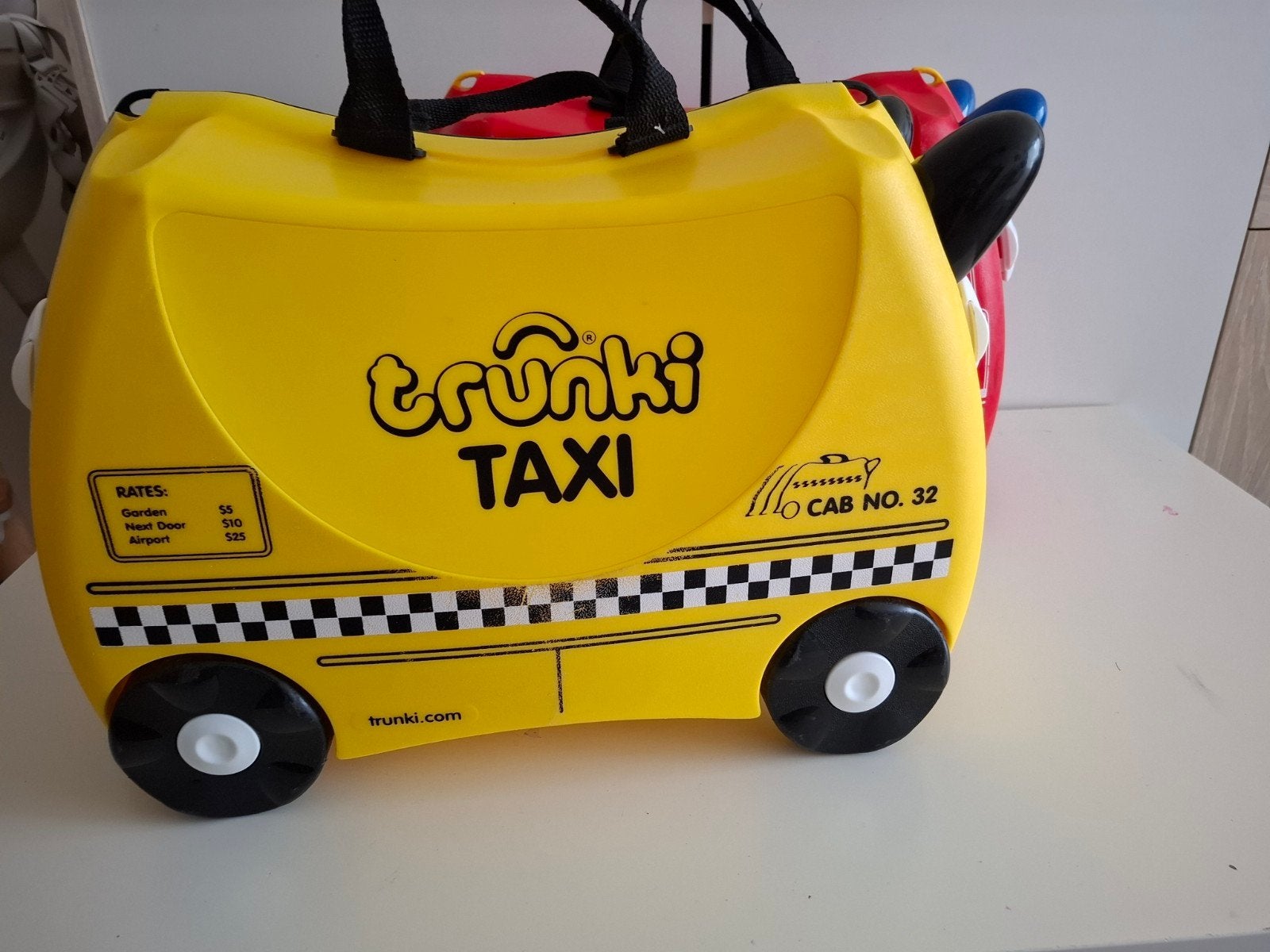 Kinderkoffers trunki, Ophalen