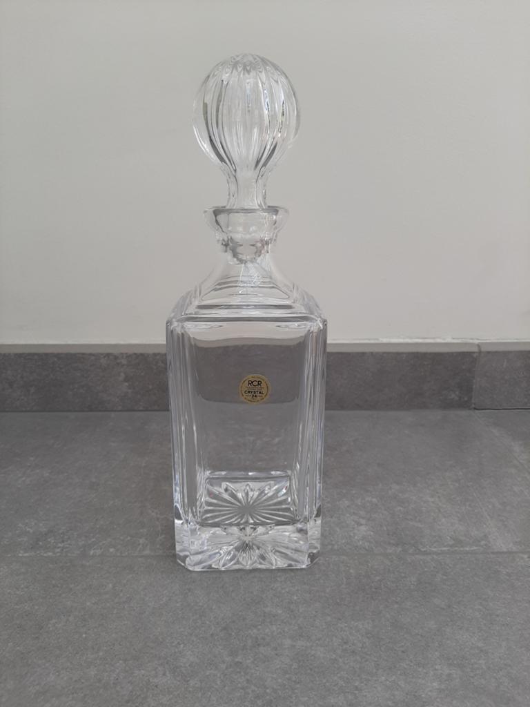 Carafe en cristal RCR, Enlèvement
