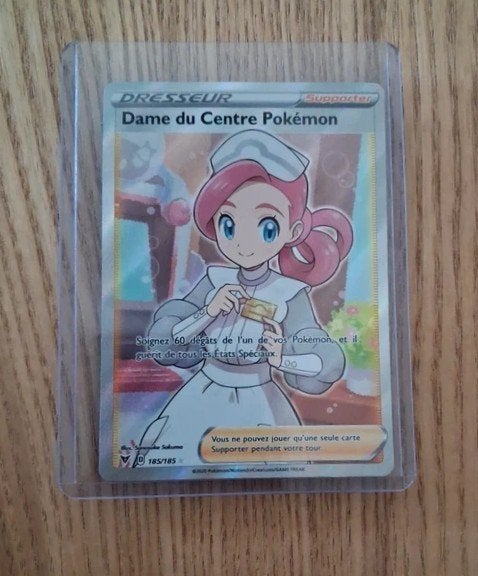 Dame du Centre Pokémon 185/185 FR (carte Pokémon), Enlèvement ou Envoi, Comme neuf, Cartes en vrac