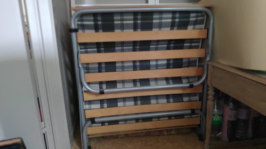 logeerbed / opklapbed, Huis en Inrichting, Ophalen, Eenpersoons, Blauw