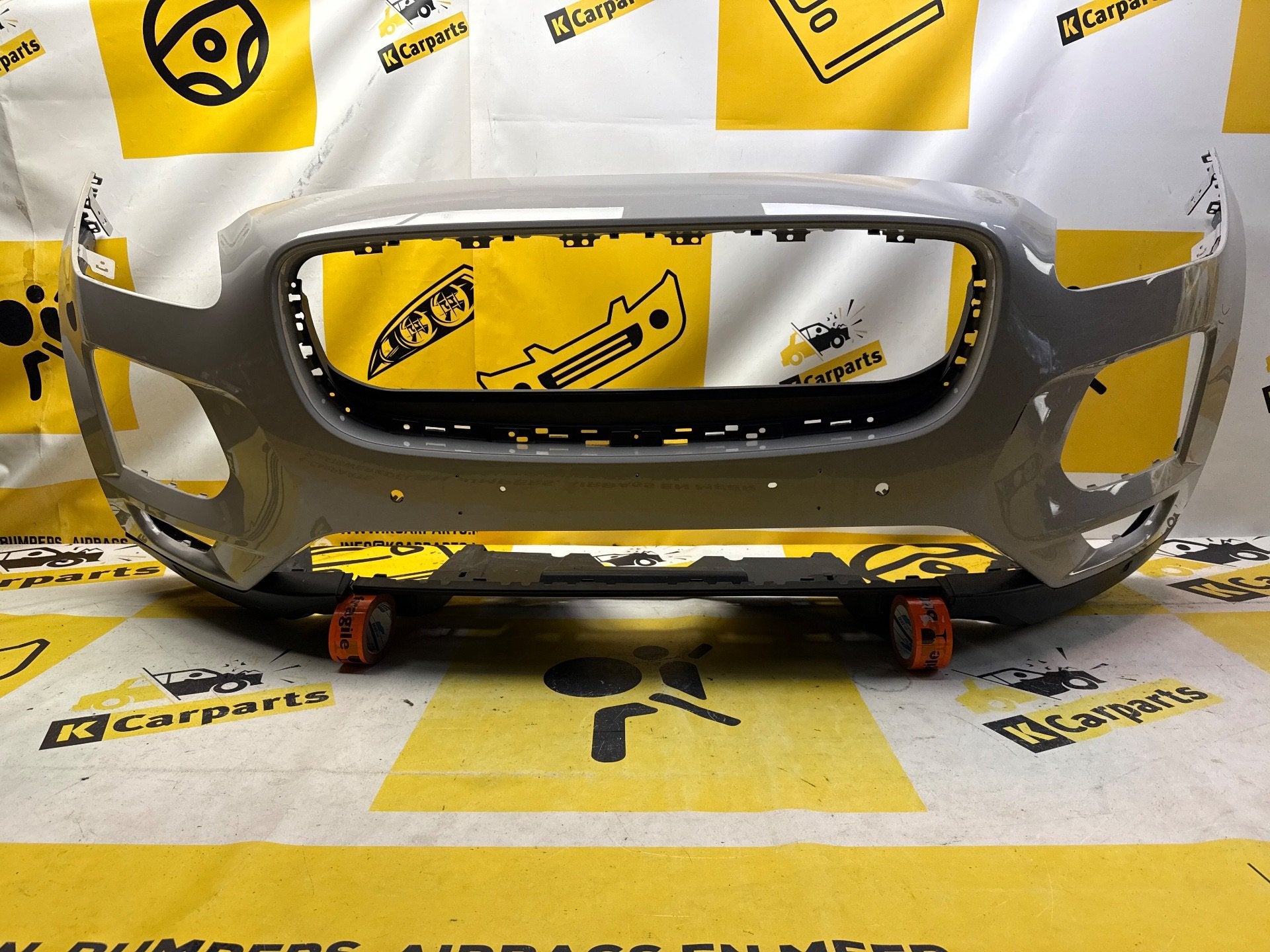 Jaguar E-Pace voorbumper J9C3-17F005-AA7BA origineel, Auto-onderdelen, Gebruikt, Voor, Dpoffice@jaguarlandrover.com, Abbey Road, Whitley 1
CV3 4LF  Coventry