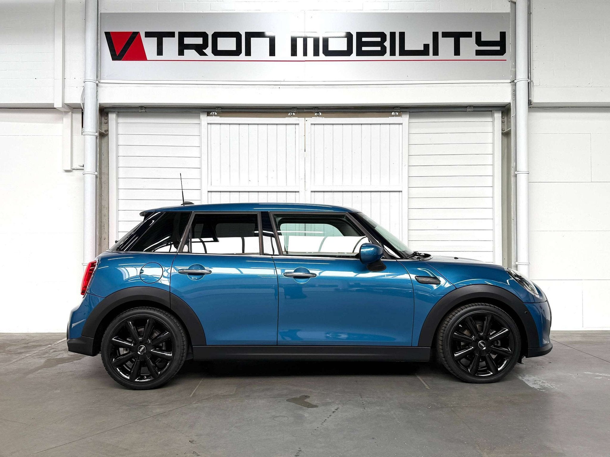 MINI One Mini 1.5A One LEDER*NAVI*DAB*CARPLAY*LED*PDC*CC*ALU, 75 kW, Gebruikt, Blauw, Lichtsensor