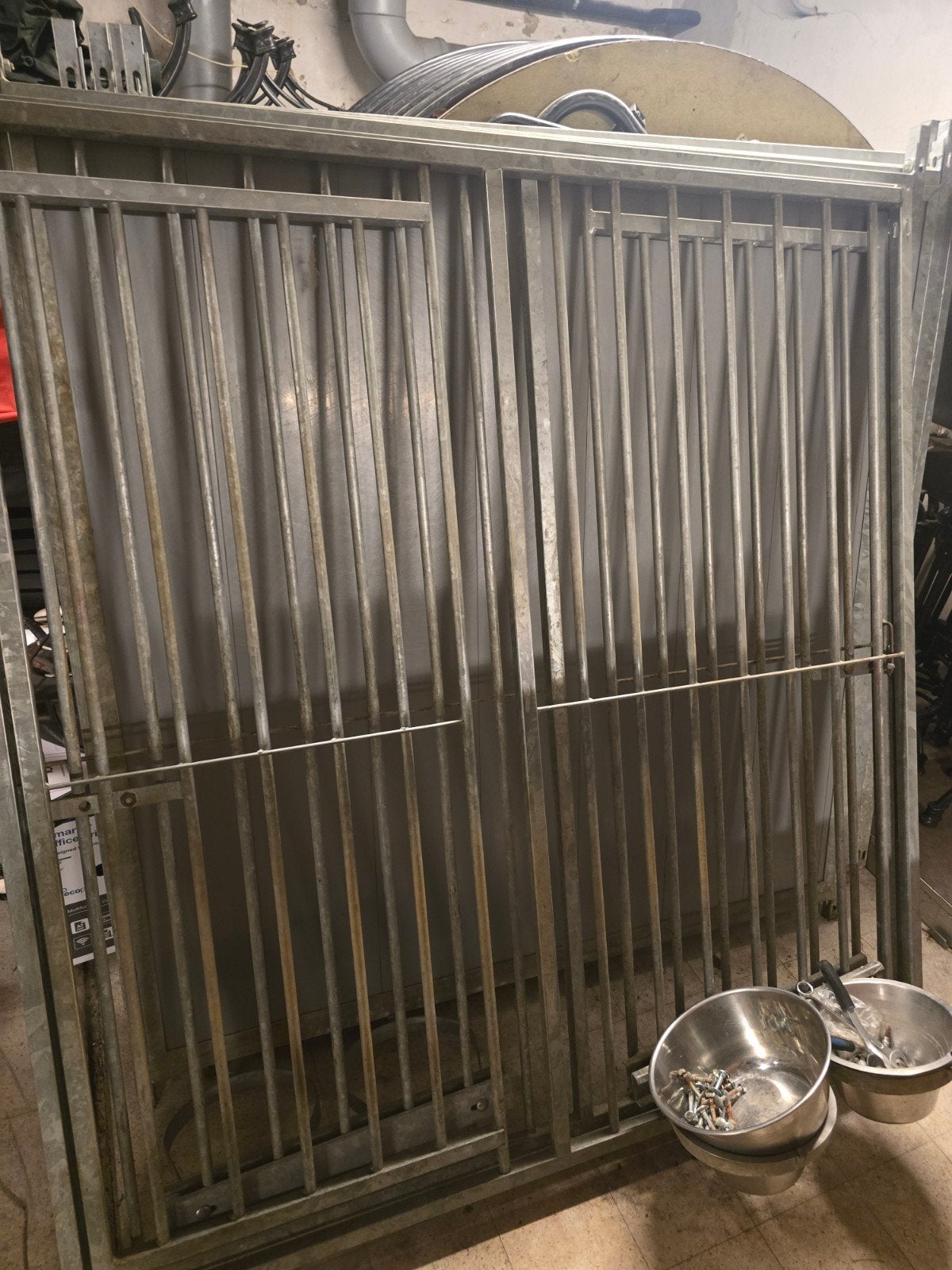 Hondenkennel met kunststofpanelen in goede staat, Dieren en Toebehoren, Ophalen, Hondenkennel, 110 cm of meer, 100 cm of meer