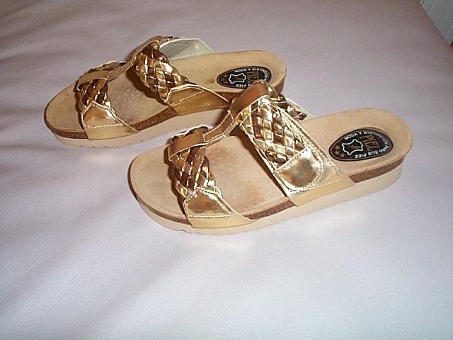 Prachtige NIEUWE VERA PELLE insteker goud leder 37 VP €115, Kleding | Dames, Schoenen, Nieuw, Vera pelle, Sandalen of Muiltjes
