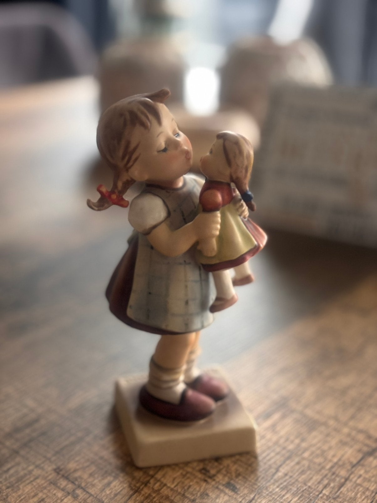 Originele M.I. Hummel Goebel nr. 311 – “Kiss Me” – 1955, Verzamelen, Ophalen, Zo goed als nieuw, Hummel