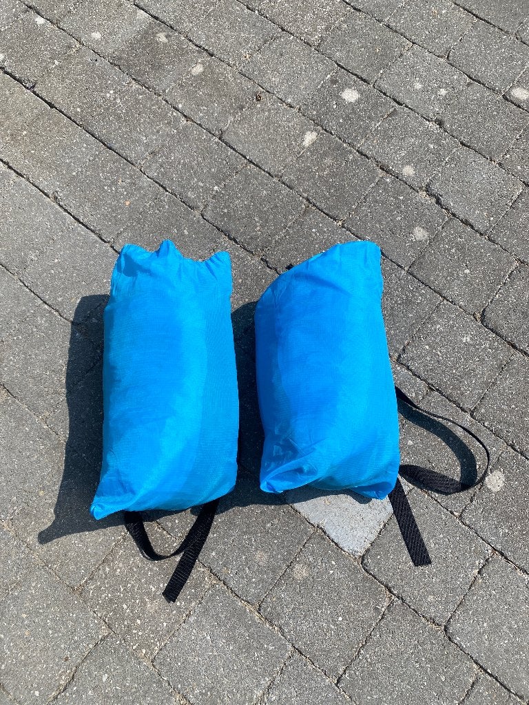 2 blauwe opblaasbare air loungers, Caravans en Kamperen, Ophalen, Zo goed als nieuw
