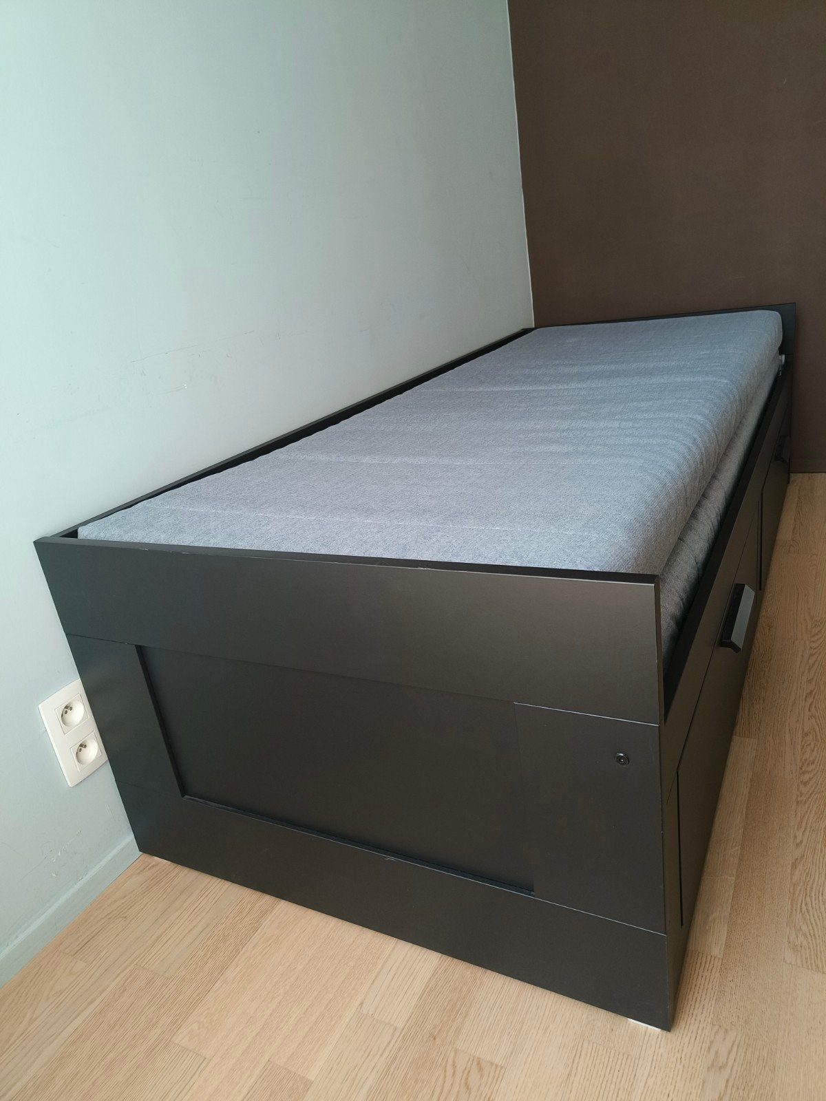 Uitschuifbaar bed Brimnes IKEA met matras, Huis en Inrichting, Slaapkamer | Bedden, Ophalen