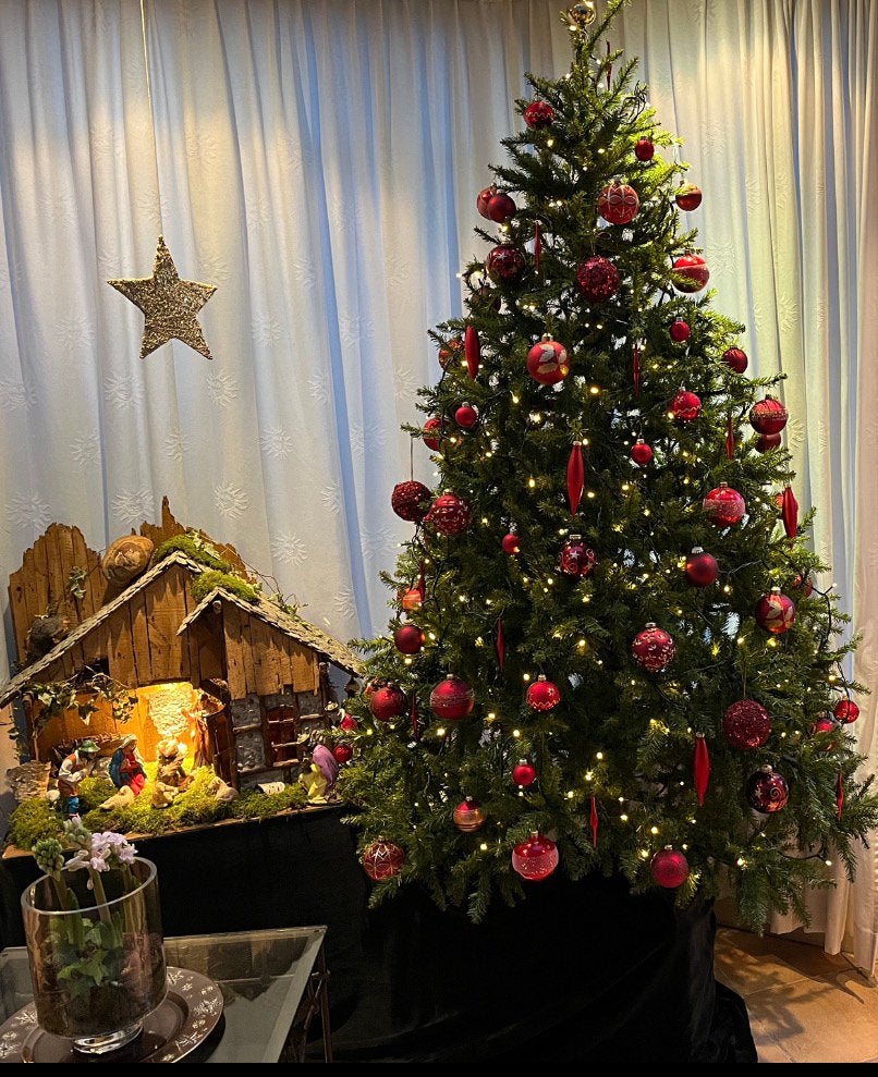 Kerstboom met ballen en verlichting, Ophalen, Gebruikt