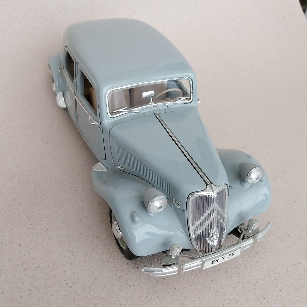 Citroen Traction Avant  Modelauto, Hobby & Loisirs créatifs, Voitures miniatures | 1:18, Enlèvement ou Envoi, Comme neuf, Voiture