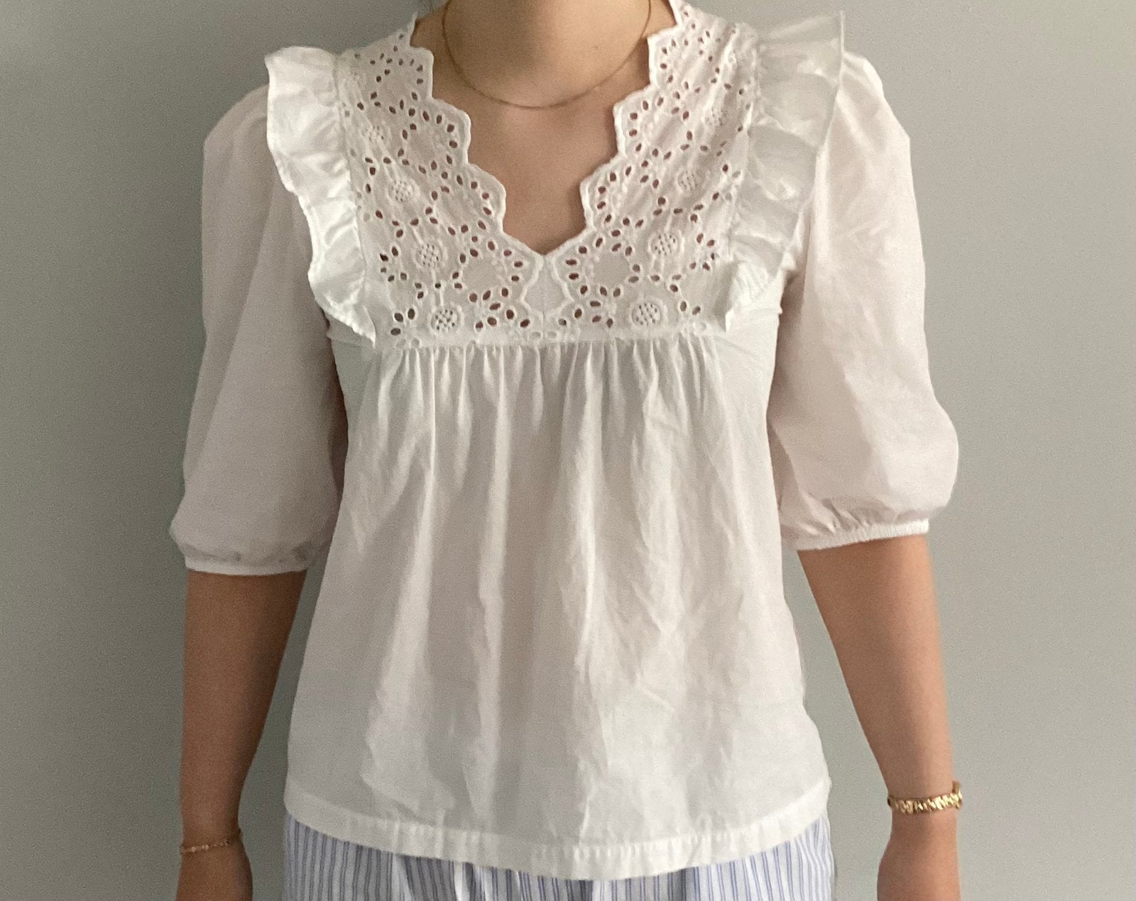 Bloesje in wit katoen merk Laura Ashley maat EU 34, Vêtements | Femmes, Blouses & Tuniques, Enlèvement ou Envoi, Comme neuf, Blanc