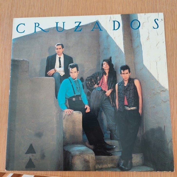 par l'artiste Cruzados 1985, Comme neuf, Enlèvement, EP, LP