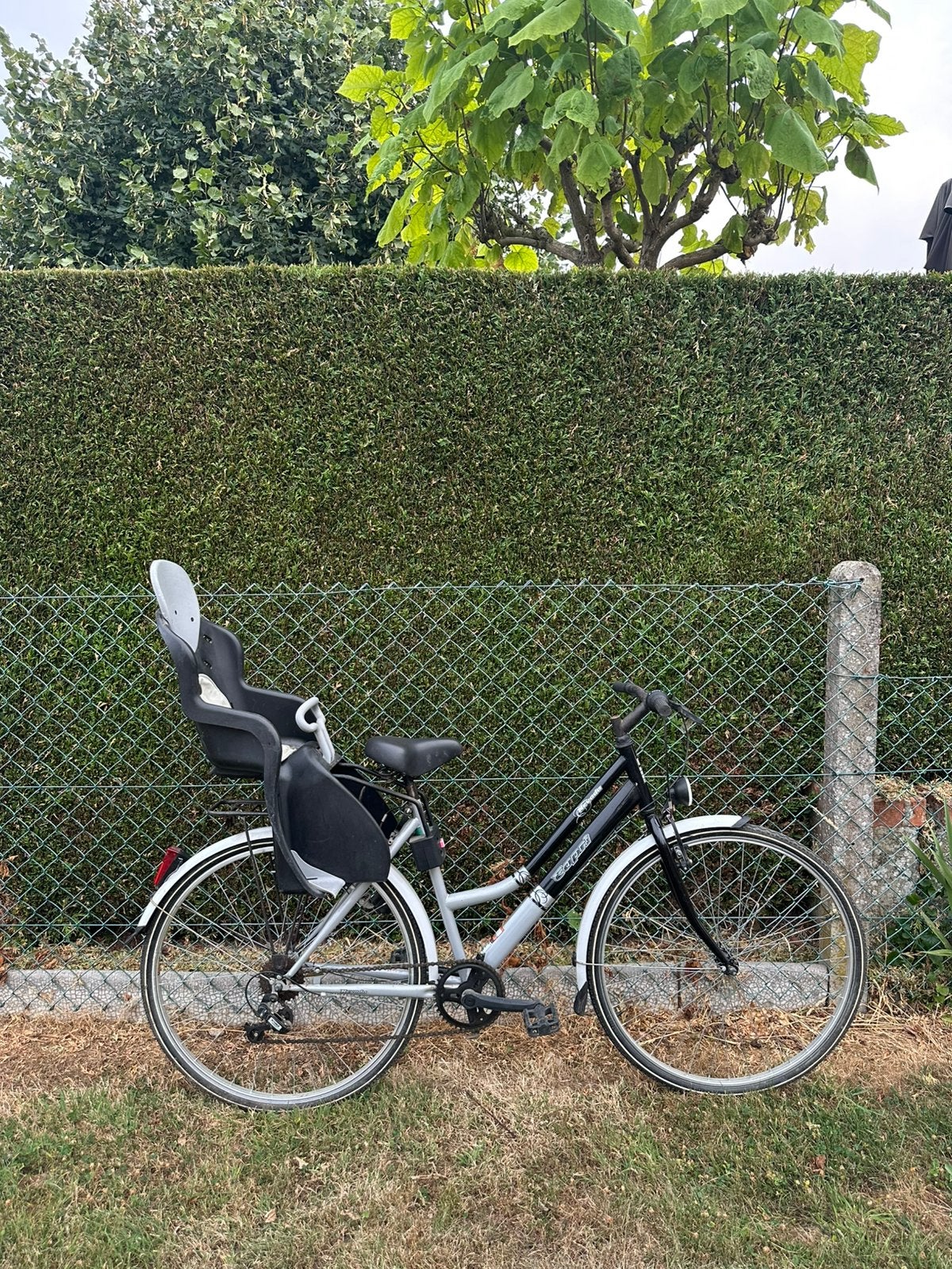 Fiets met kinderstoel, Fietsen en Brommers, Ophalen, Zo goed als nieuw