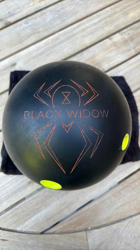 Bowlingbal Hammer Black Widow Urethane, Sport en Fitness, Bowlen, Ophalen, Zo goed als nieuw