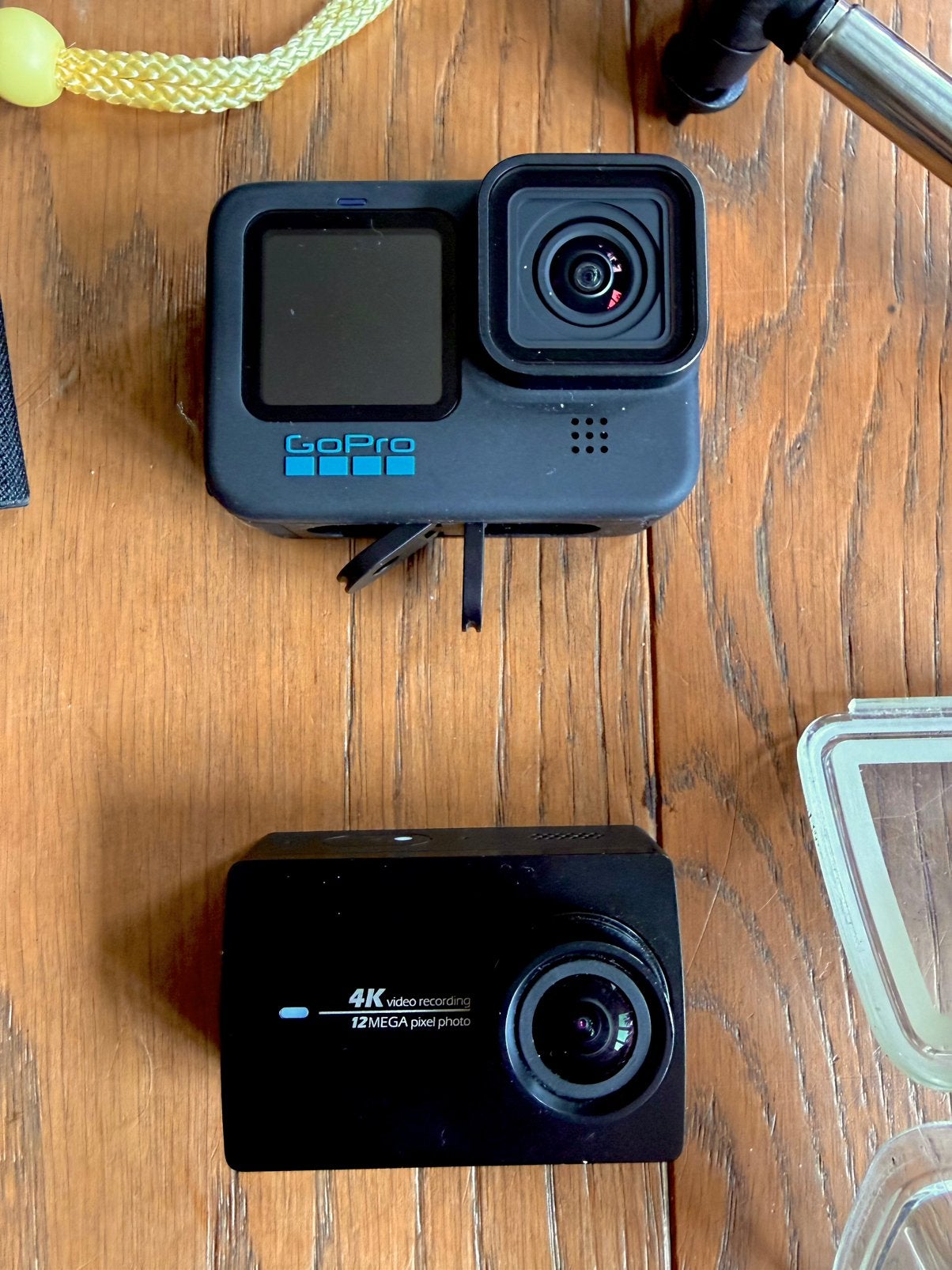 GoPro Hero 11 Black + Yi 4K Action Cam + accessoires, TV, Hi-fi & Vidéo, Caméras action, Enlèvement, Comme neuf, GoPro