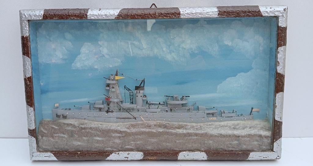 ancien diorama Mr. Ms. De Ruyter (1936) navire néerlandais, Enlèvement ou Envoi, Utilisé, Diorama
