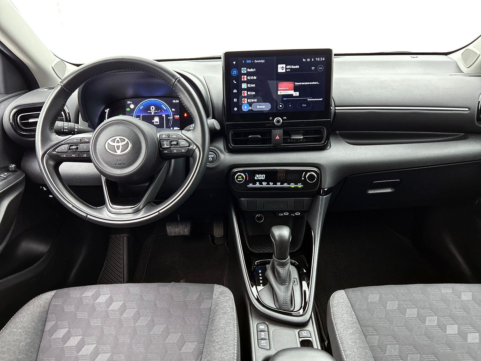 Toyota Yaris 1.5 VVT-i Hybrid Iconic e-CVT | Navigatie | Ach, Autos, Toyota, 91 g/km, Electronic Stability Program (ESP), Entreprise