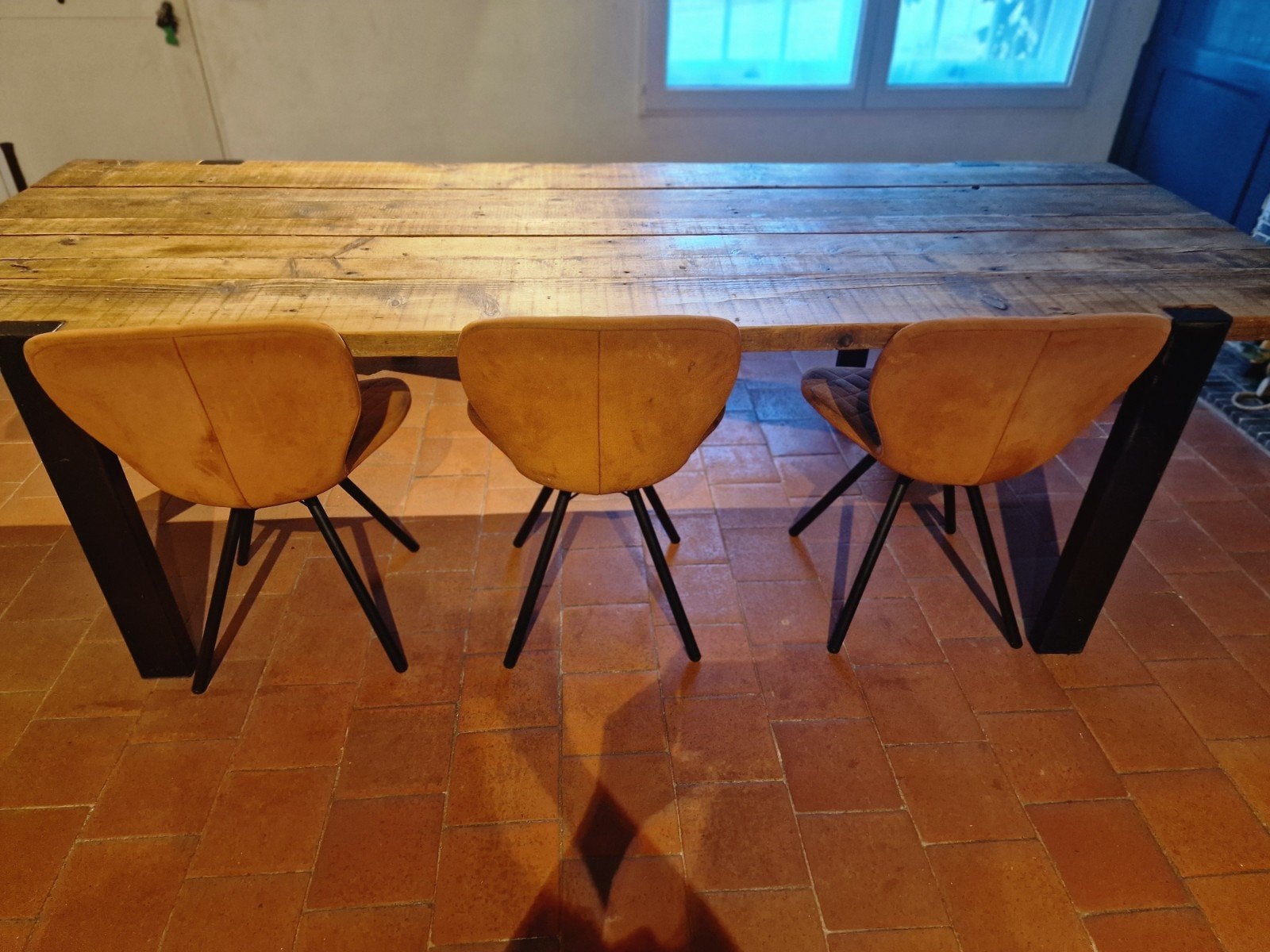 table en bois de manguier avec banquette et 3 chaises, Métal, Cinq personnes ou plus, Enlèvement, Utilisé