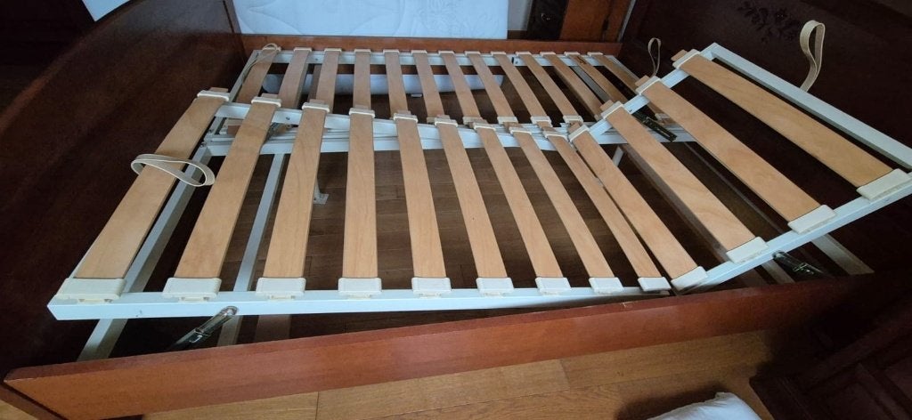 Sommier et matelas pour 2 personnes, Maison & Meubles, Enlèvement, Utilisé, Sommier, 200 cm