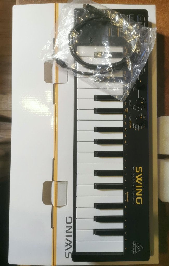 Behringer Swing midi controller, Ophalen of Verzenden, Gebruikt