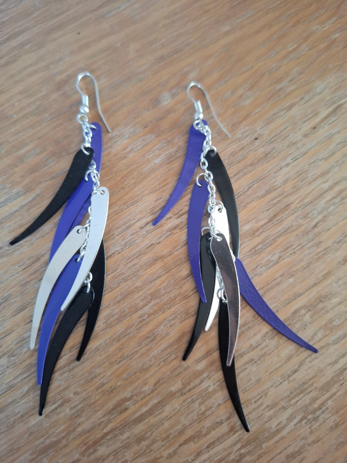 Negen lange oorbellen in mauve zwart zilver, Handtassen en Accessoires, Oorbellen, Ophalen of Verzenden, Nieuw, Zilver, Hangers
