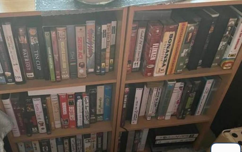 2 boeken/dvd/ cd kasten, Ophalen, Zo goed als nieuw