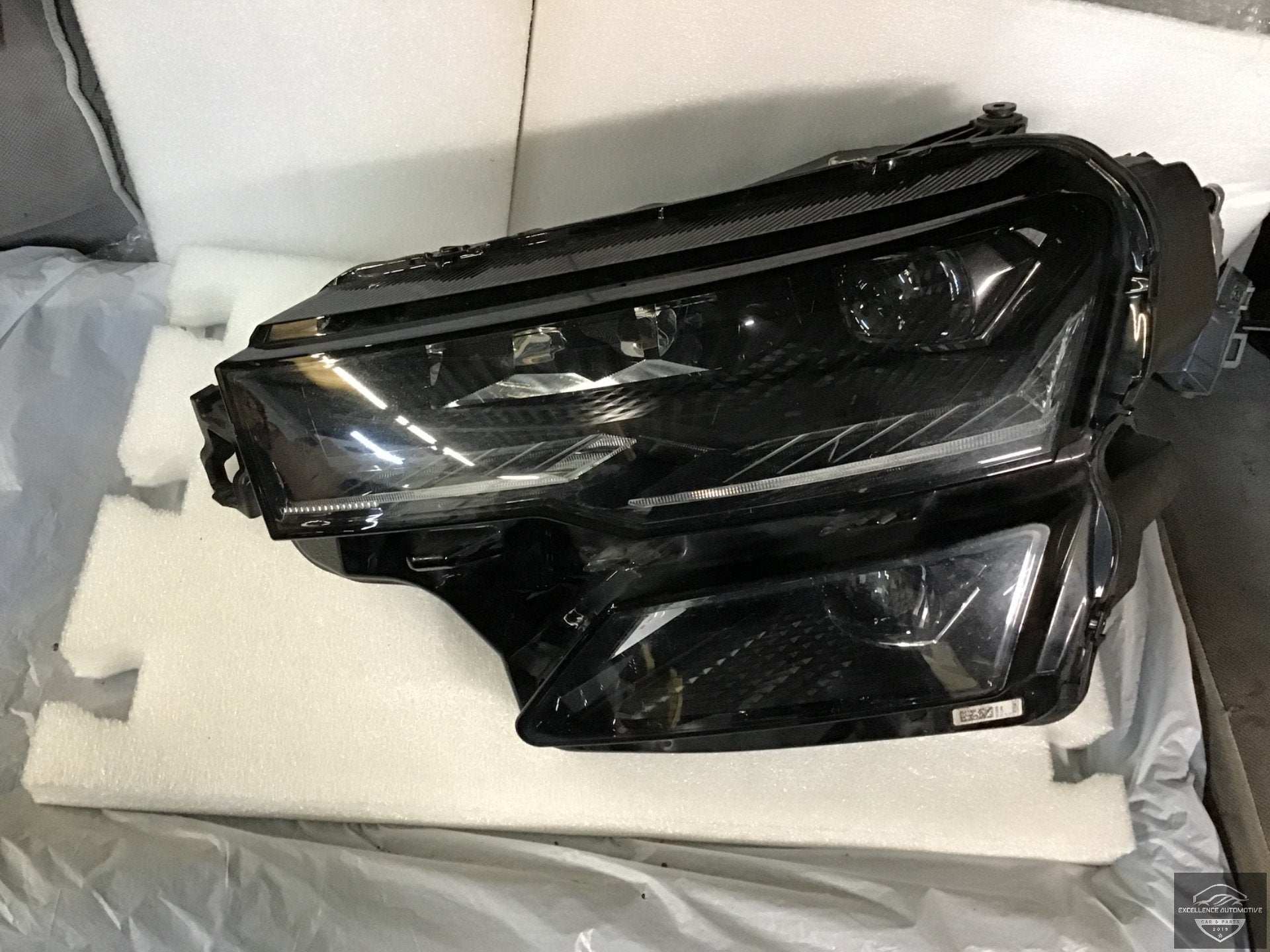 Skoda Karoq Facelift 21+ Vol LED Koplamp Links 57B941035, Tr. Vaclava Klementa 869
293 01  Mlada Boleslav, CZ, Skoda, Skoda Auto a.s.