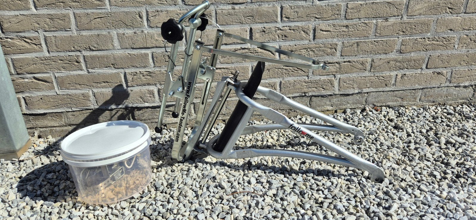 Follow me (voor aan de fiets), Enlèvement